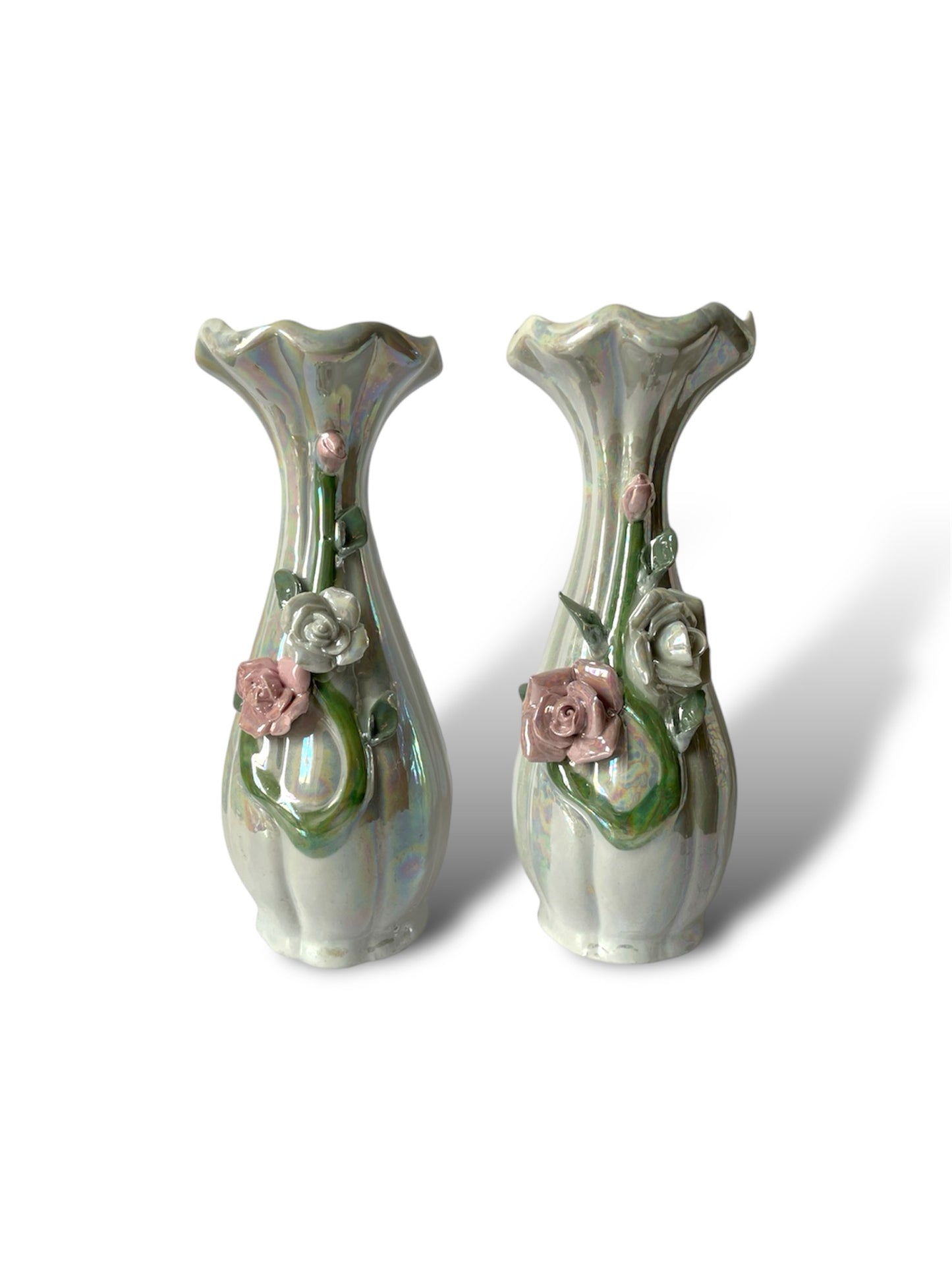 Paire de soliflores avec rose en relief
