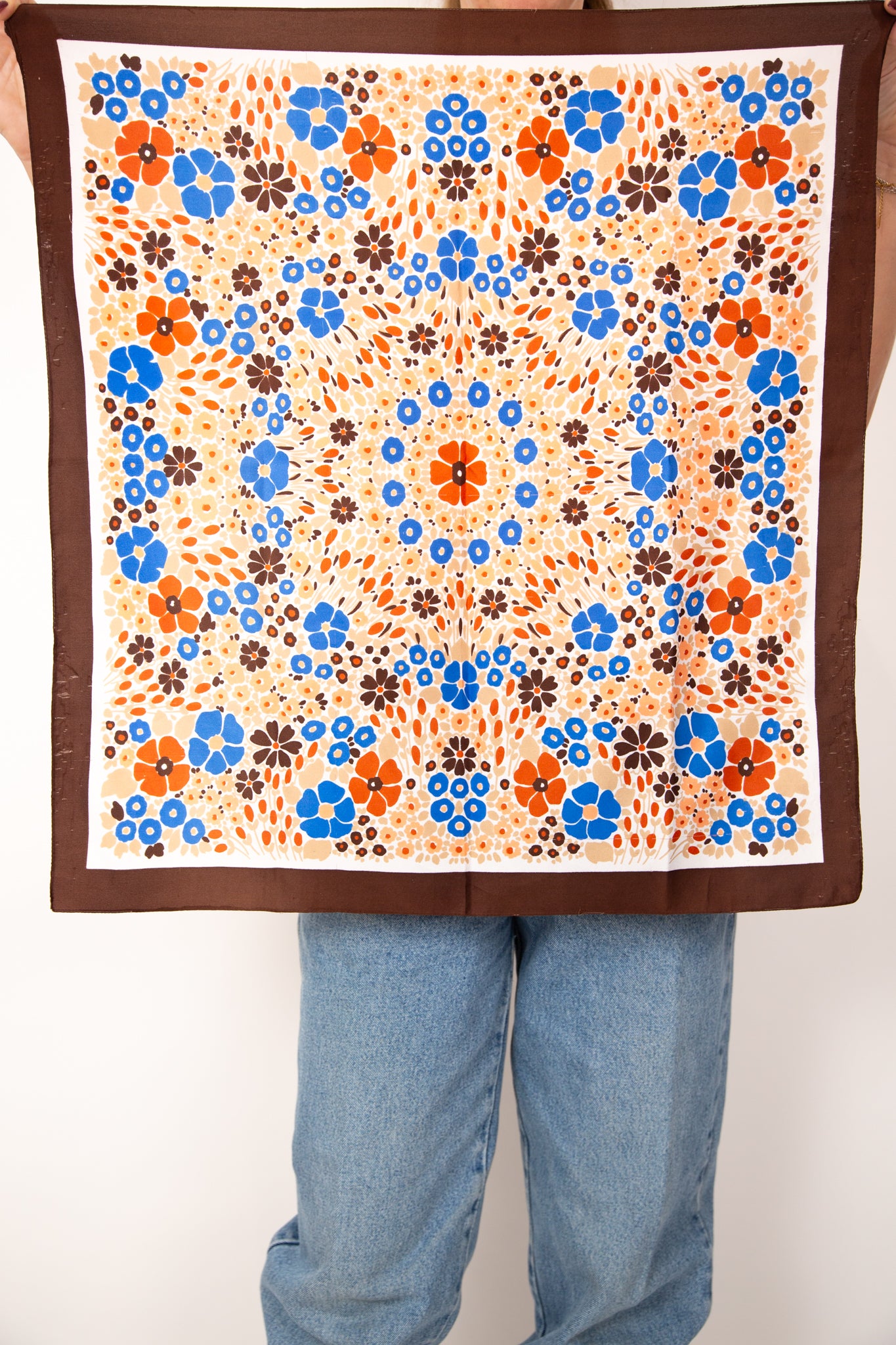 Petit foulard à fleurs