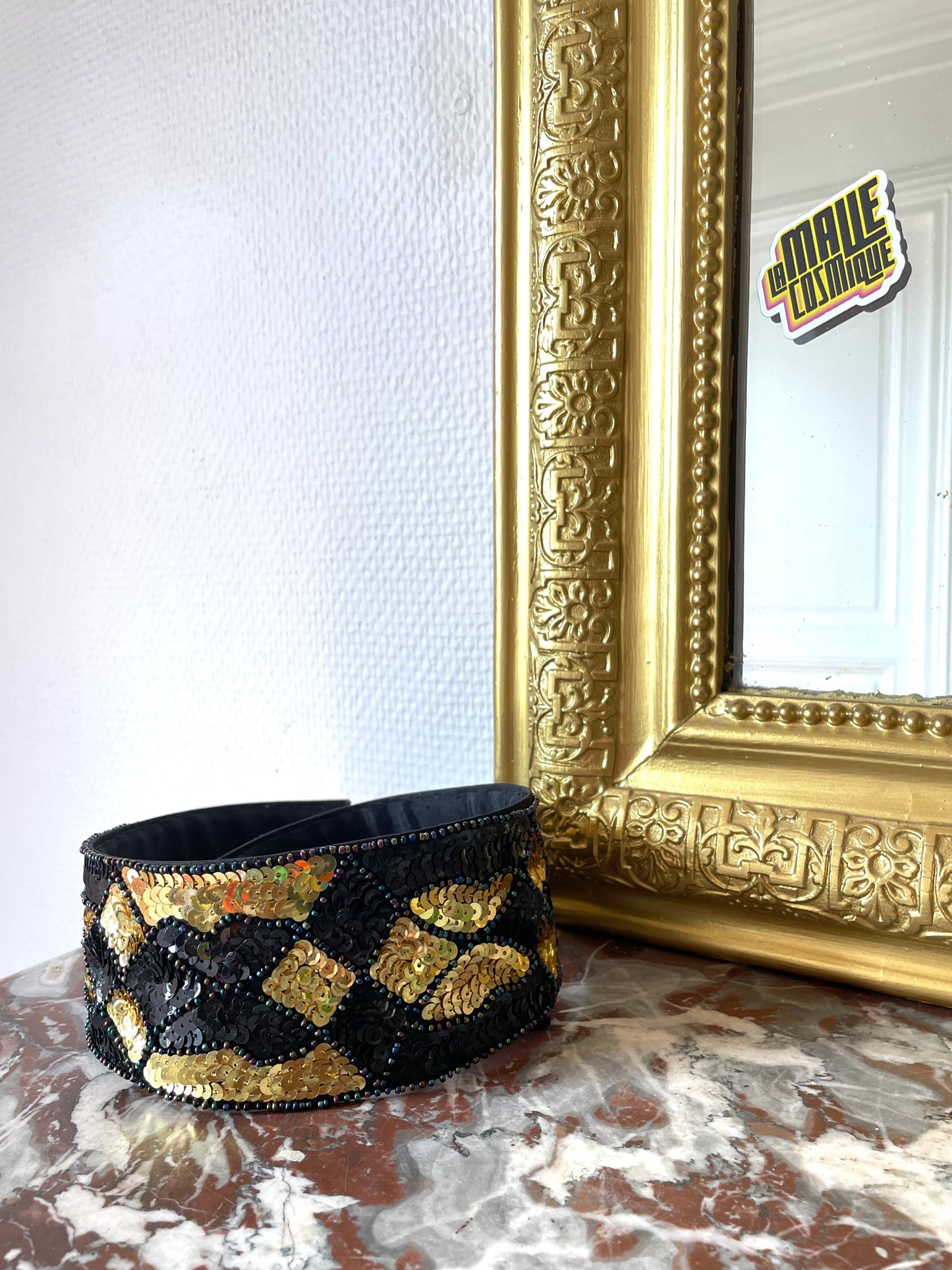 Ceinture à sequins noirs et dorés