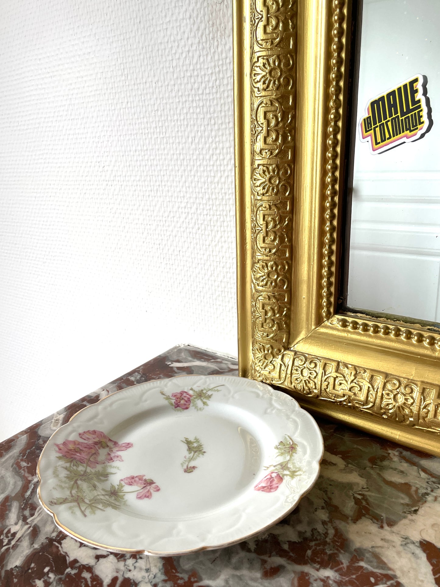 Assiette en porcelaine fleurie