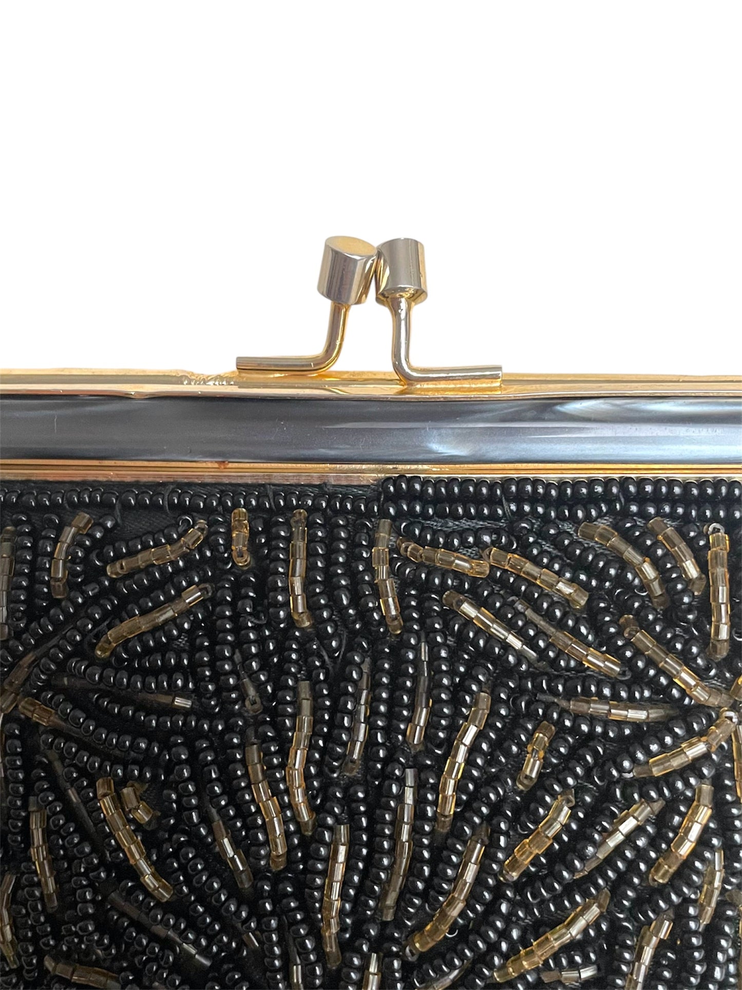 Minaudière à perles noires et dorées