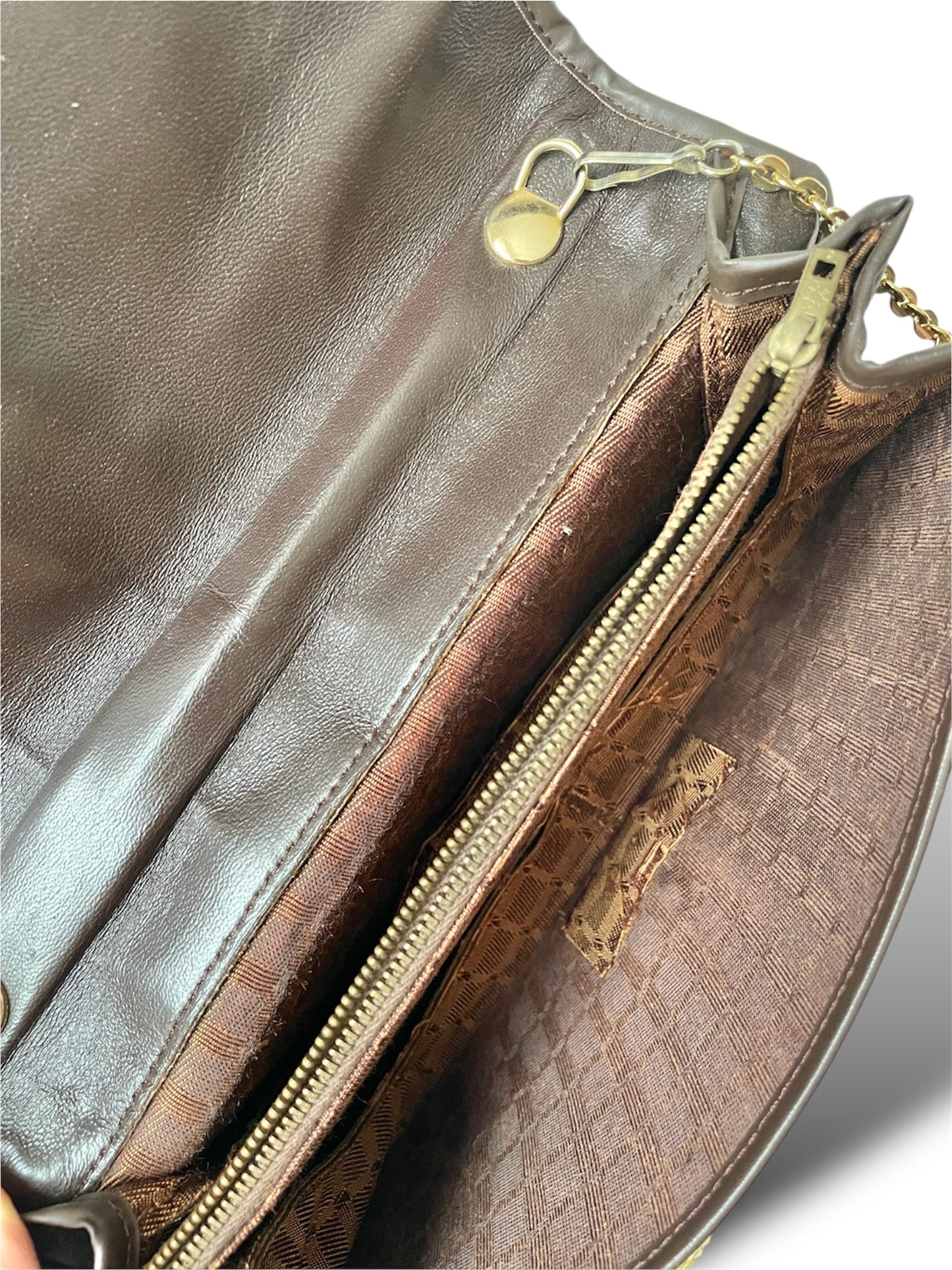 Sac bandoulière marron à chaîne dorée