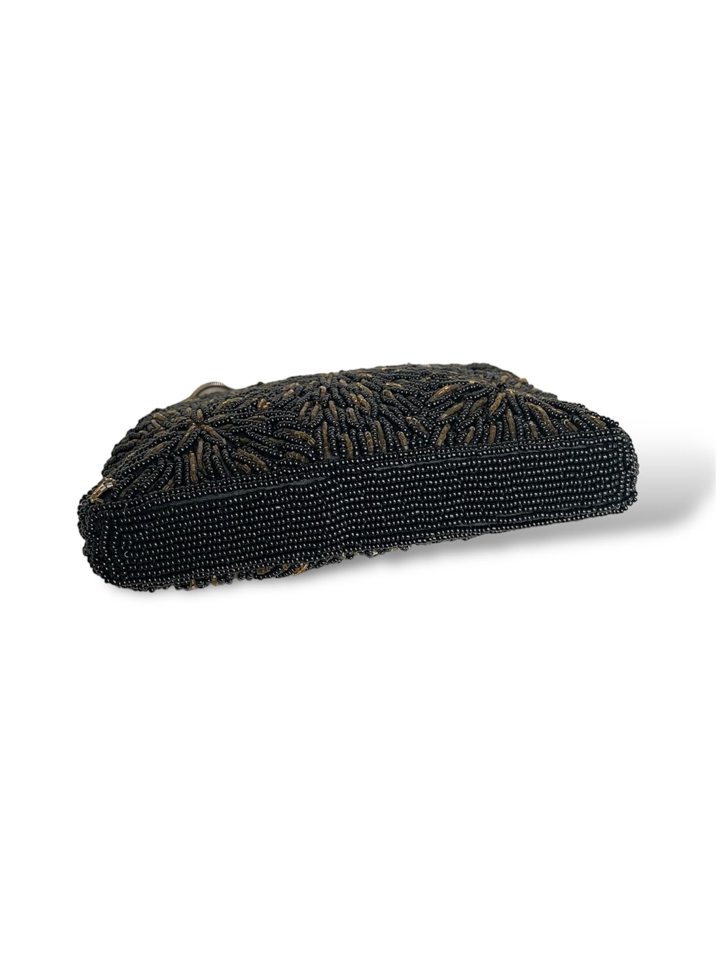Minaudière à perles noires et dorées
