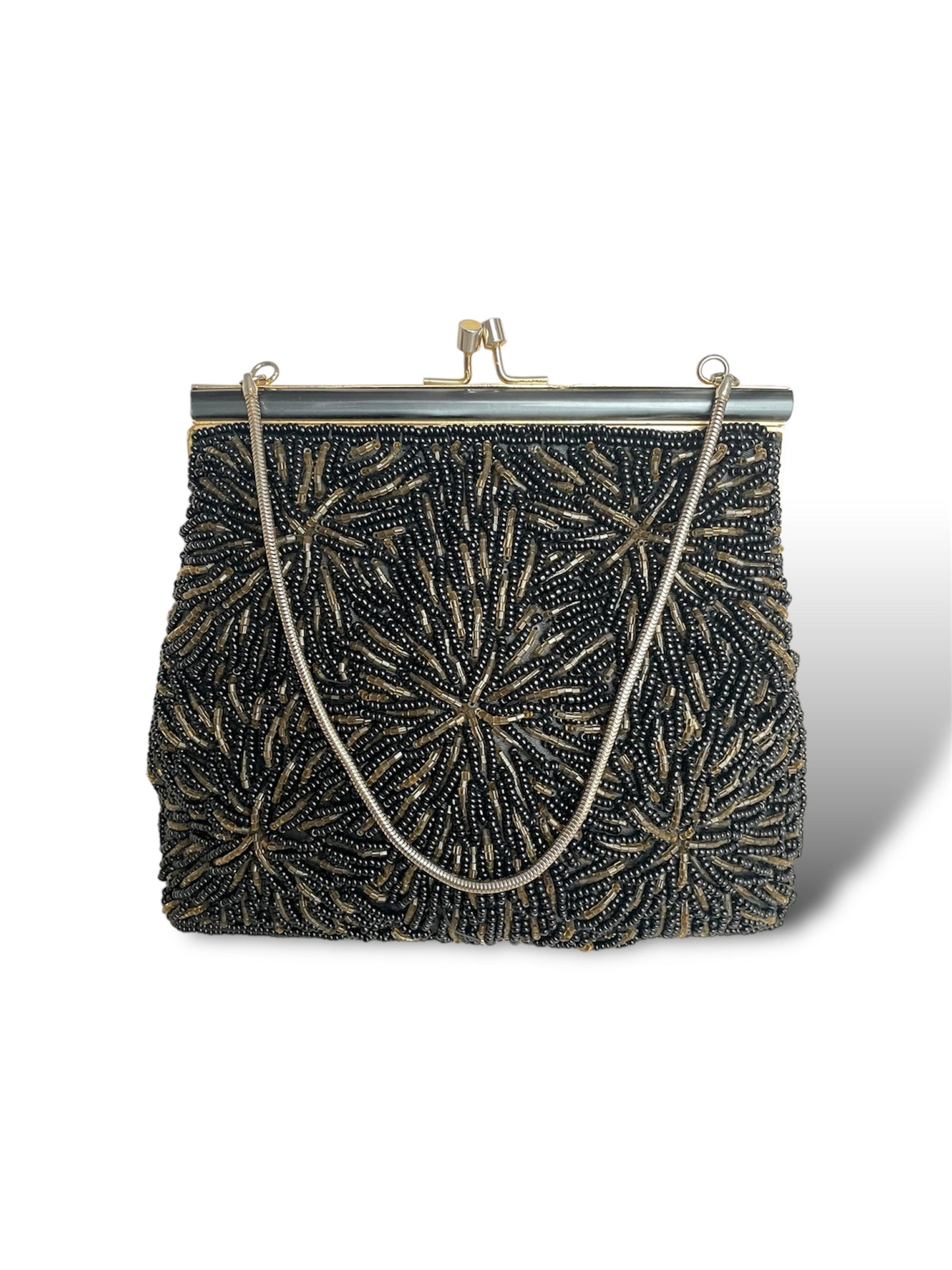 Minaudière à perles noires et dorées