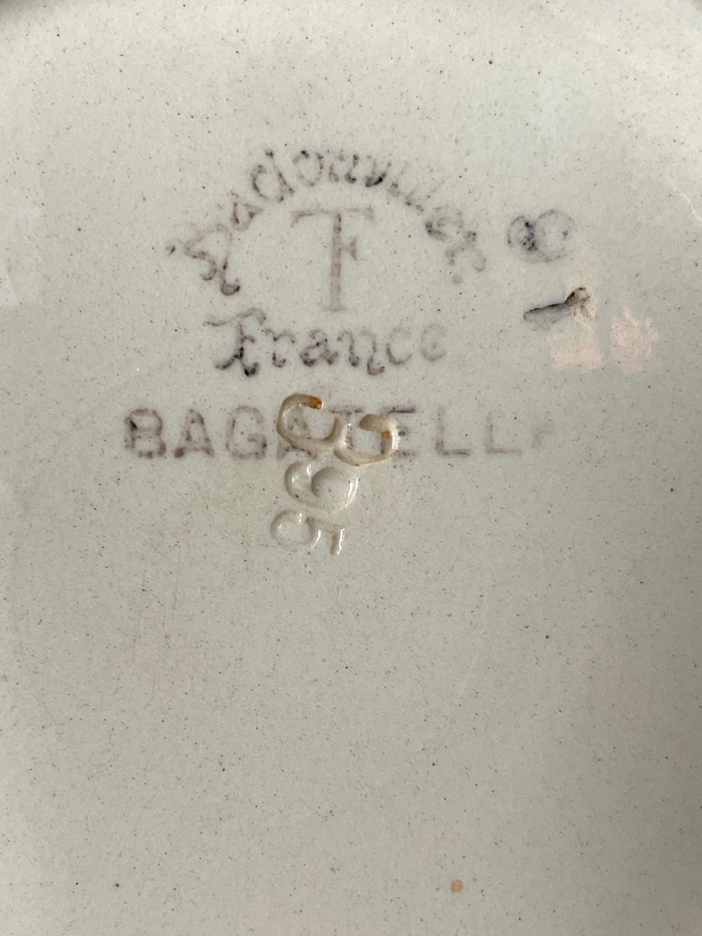 Plat en faïence Bagatelle