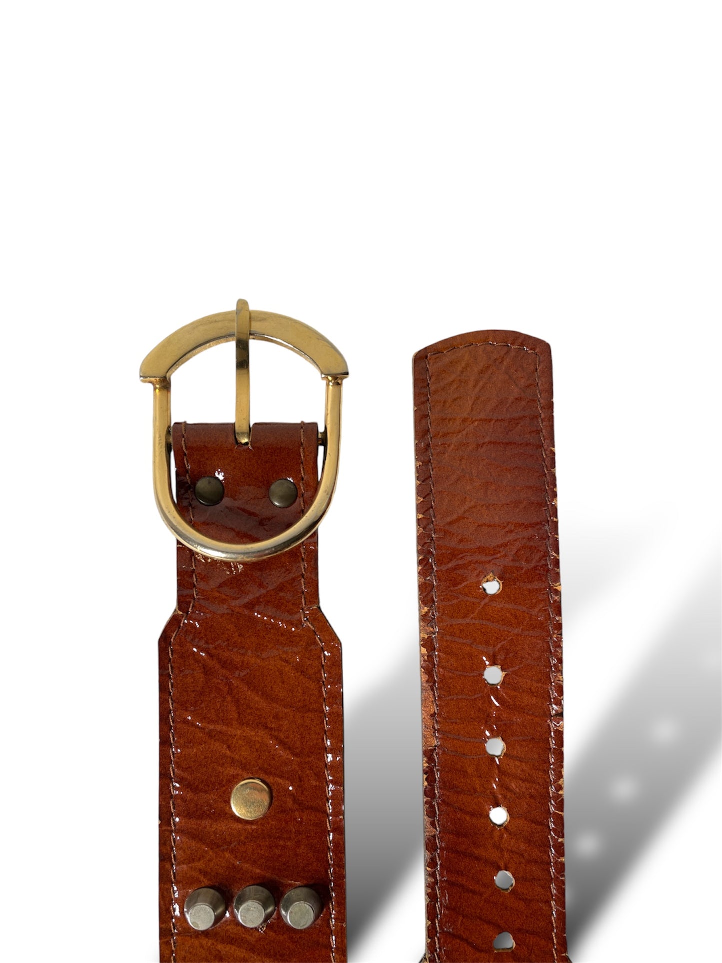 Ceinture marron verni à clous dorés et argentés