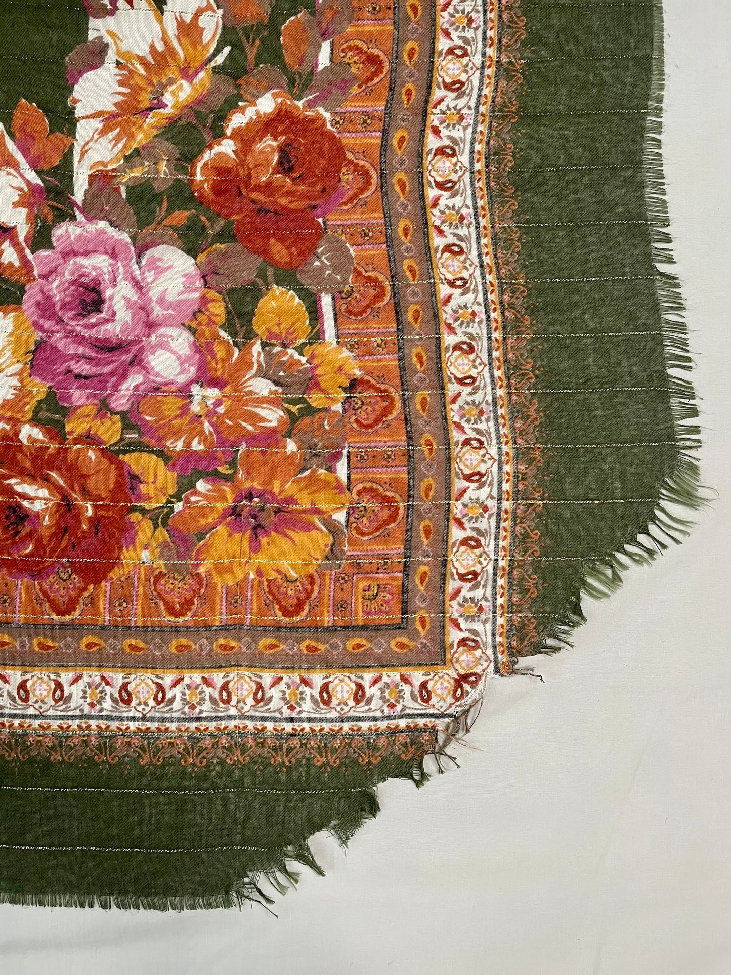 Foulard fleuri à rayures dorées
