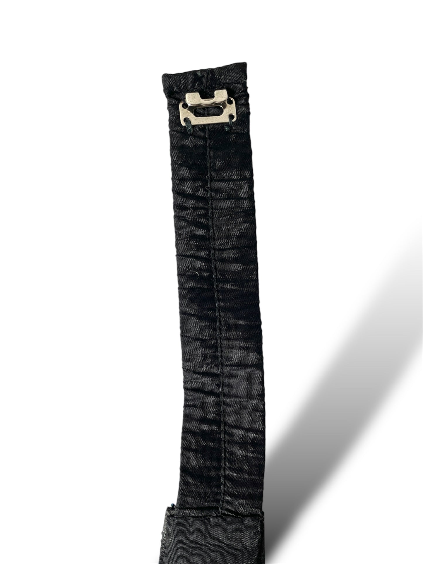 Ceinture à sequins noirs et dorés