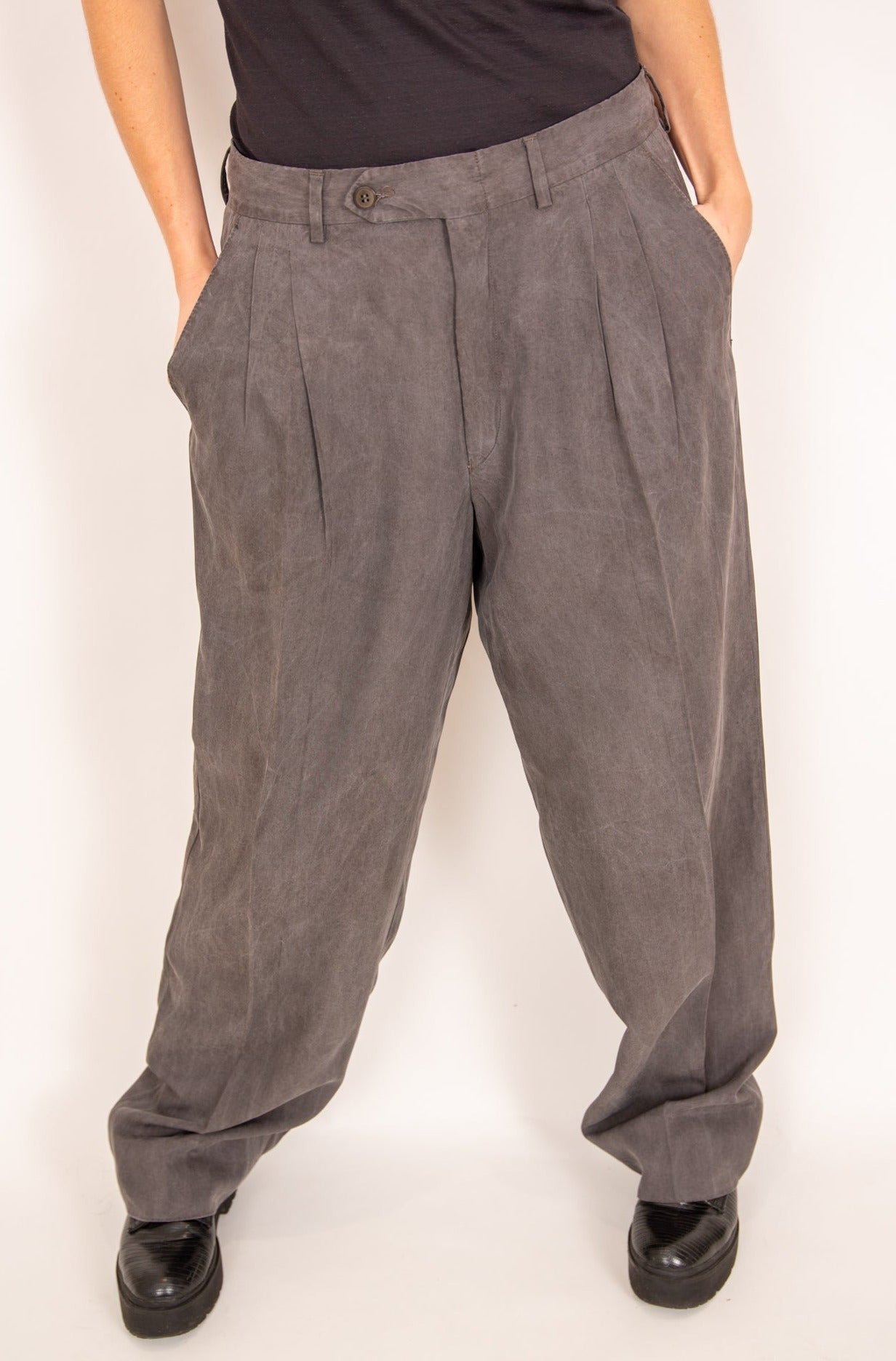 Pantalon à pinces gris et fluide 44