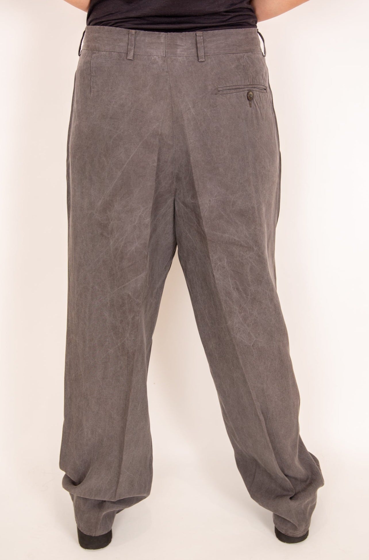 Pantalon à pinces gris et fluide 44