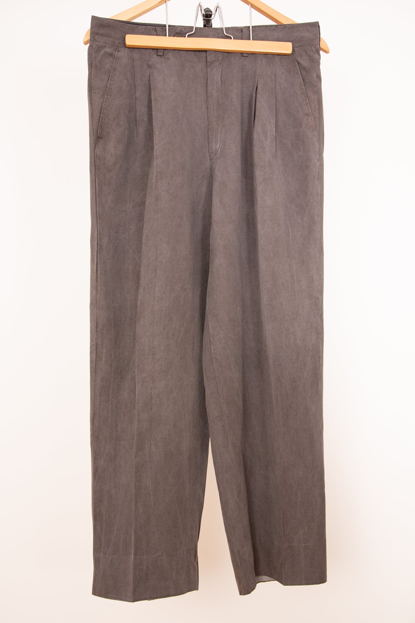 Pantalon à pinces gris et fluide 44