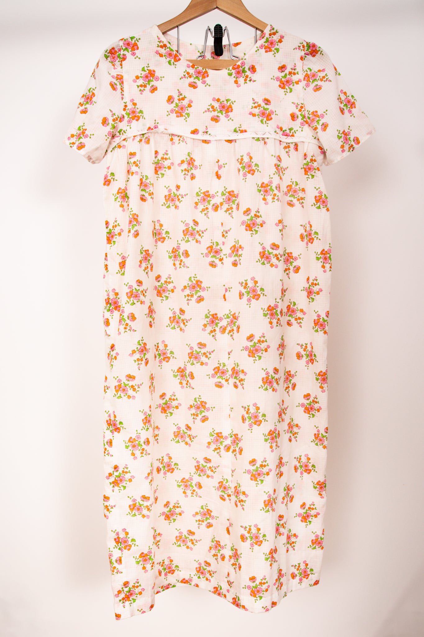 Robe de nuit blanche à fleurs 40