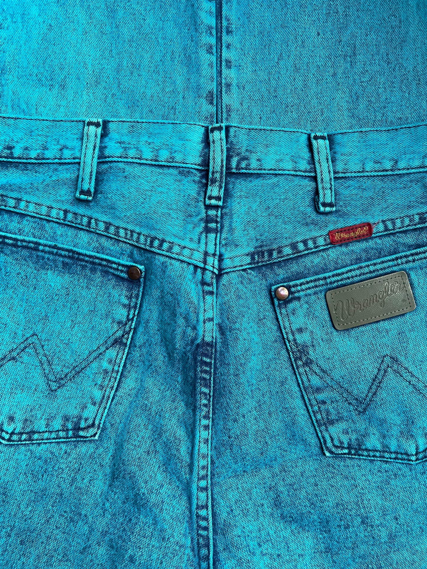 Jean Wrangler bleu électrique 40