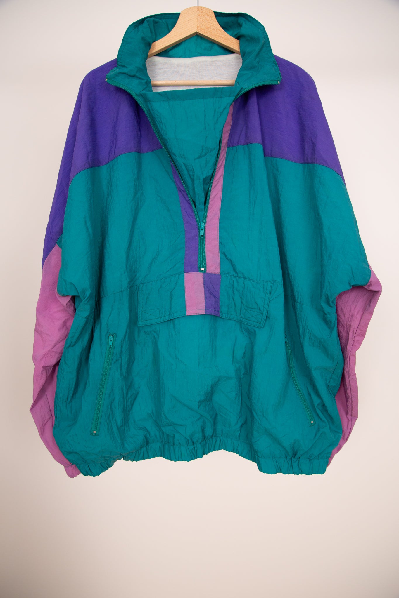 Coupe-vent vert, violet et rose 58