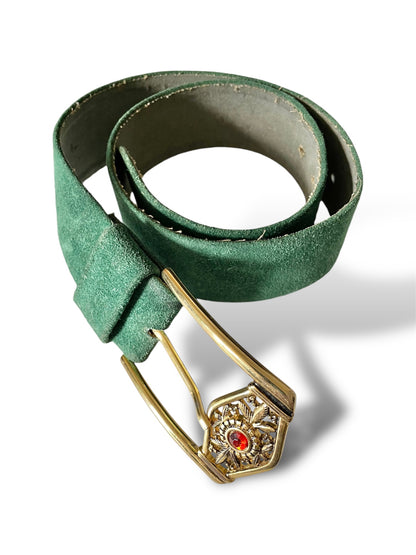 Ceinture en cuir velours vert à boucle dorée et brillant rouge