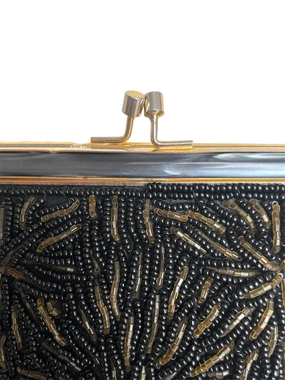 Minaudière à perles noires et dorées