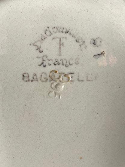 Plat en faïence Bagatelle