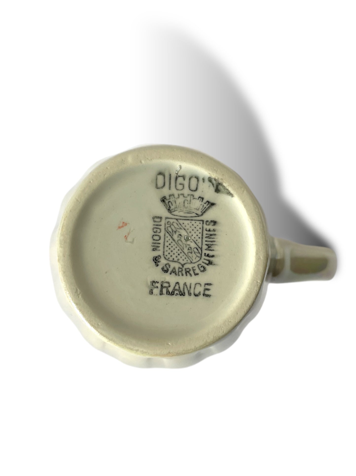 Petit pichet blanc irisé