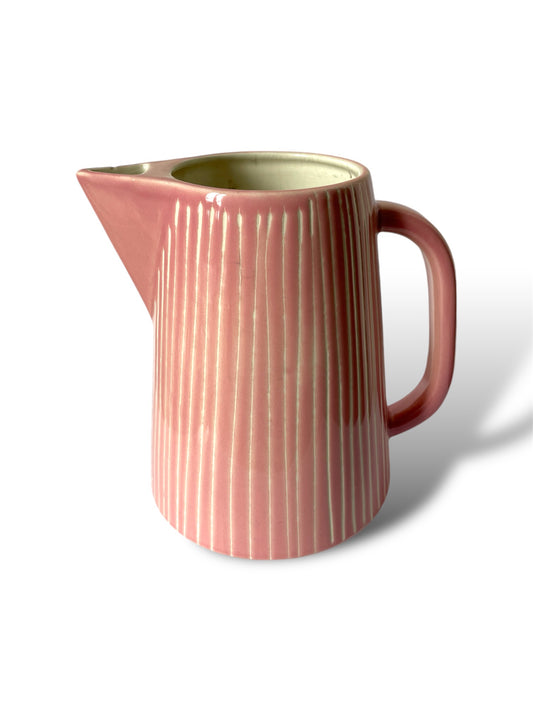 Pichet en céramique rose rayé