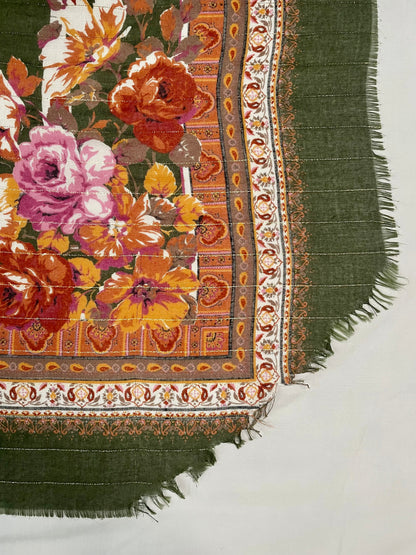 Foulard fleuri à rayures dorées