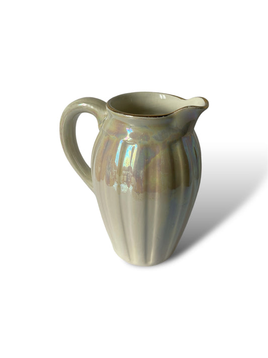 Petit pichet blanc irisé