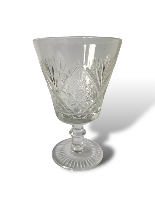 Verre à pied en cristal taillé