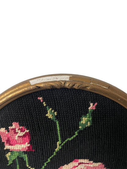 Canevas oval et floral encadré
