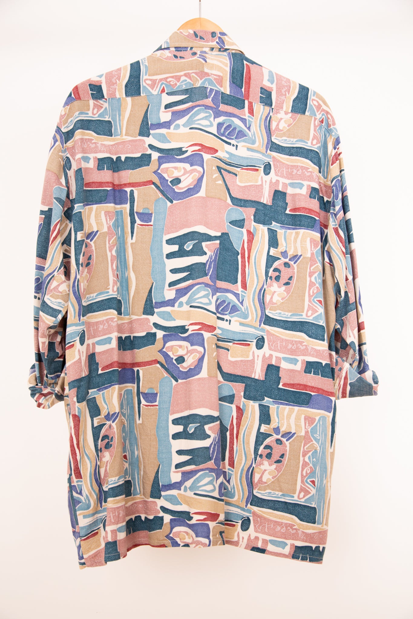 Chemise beige, rose, et bleu 58