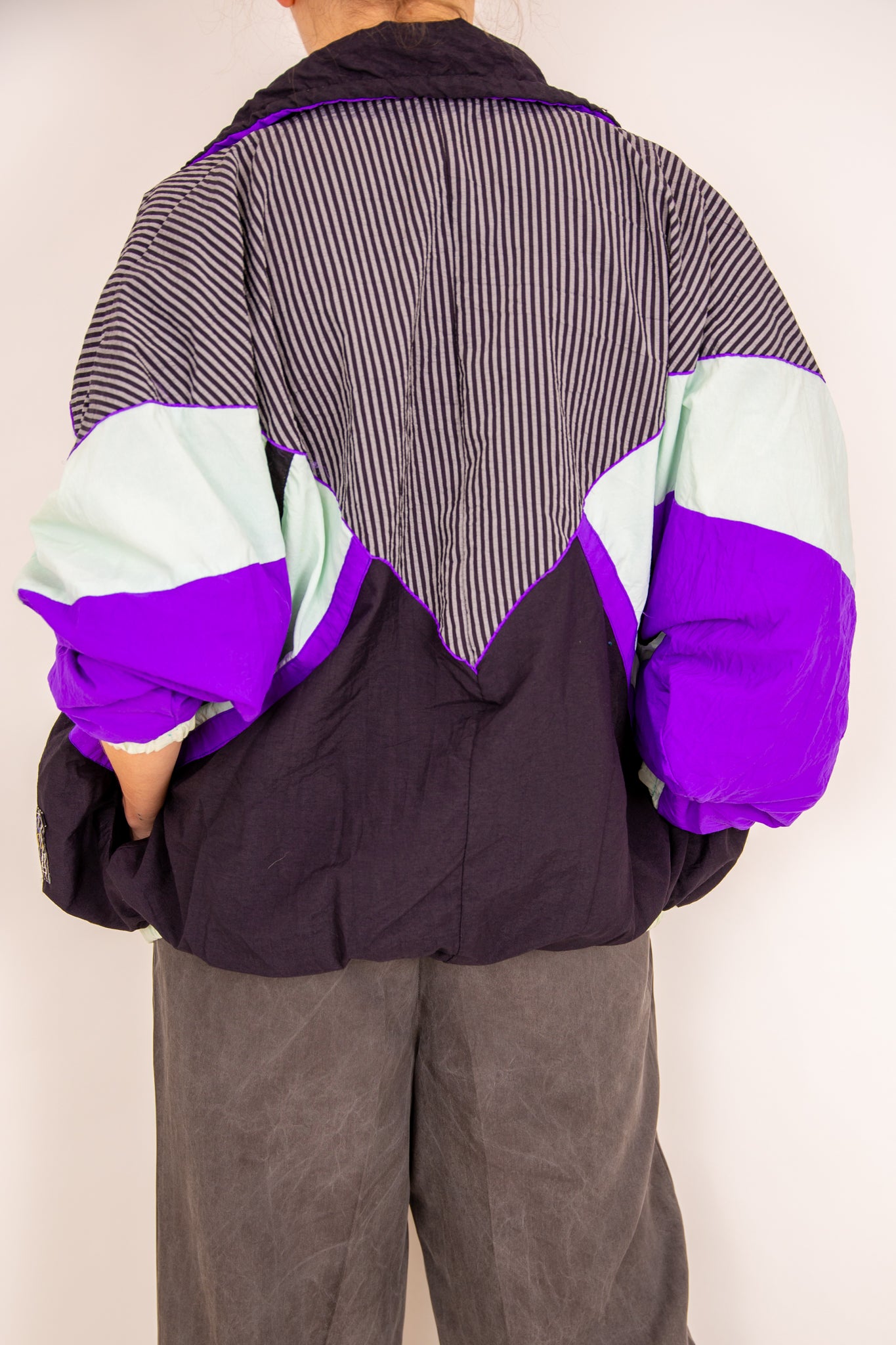 Veste de sport colorée à rayures 40