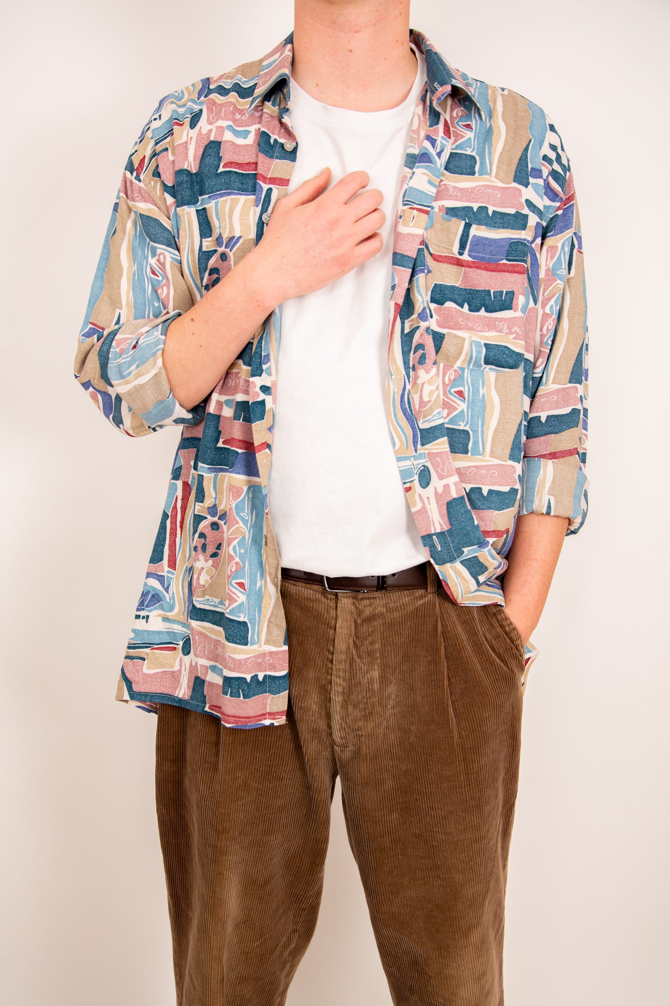 Chemise beige, rose, et bleu 58