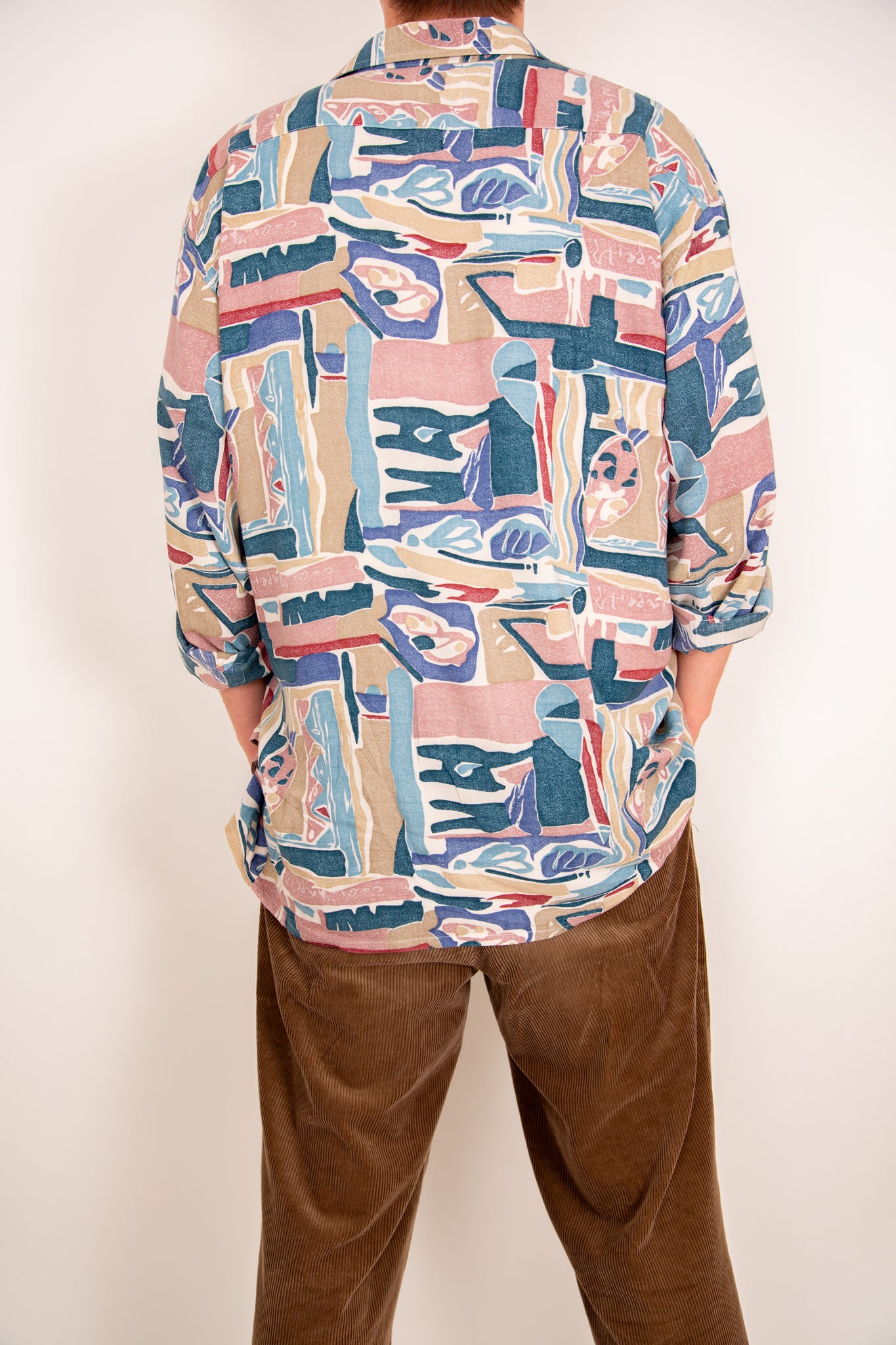 Chemise beige, rose, et bleu 58