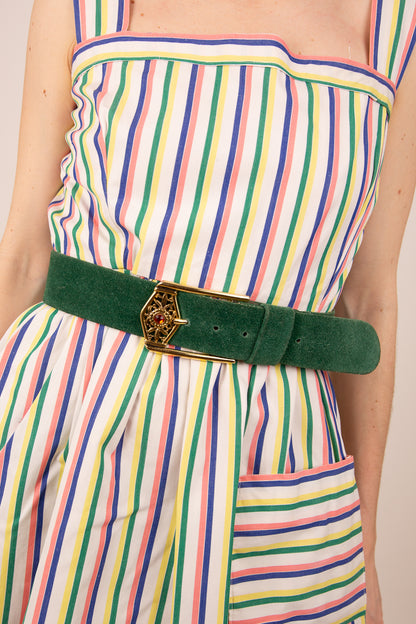Ceinture en cuir velours vert à boucle dorée et brillant rouge